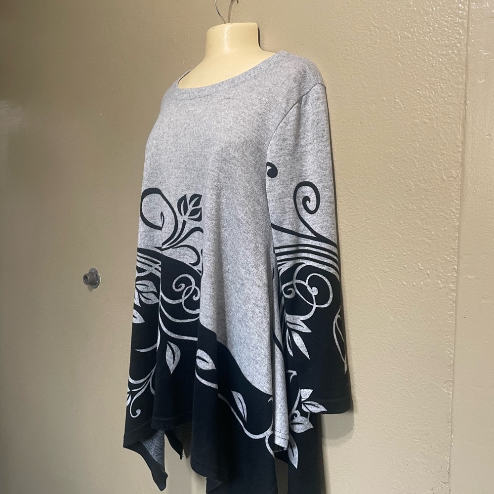 Orage Black and Gray Shrug Sweater with Artistic Design perfect condition